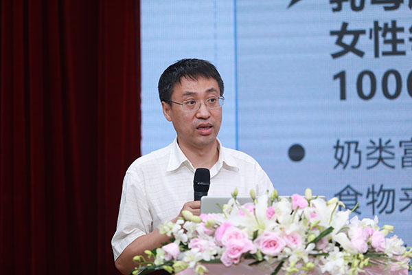 YZ112979-600.jpg YZ112979-600.jpg