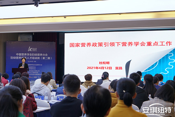 杜松明-講課.jpg 杜松明-講課.jpg